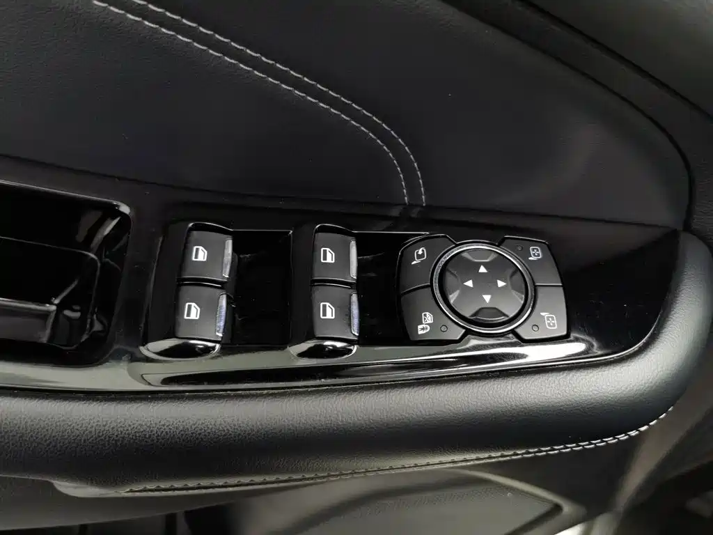 Ford Edge — фото 9