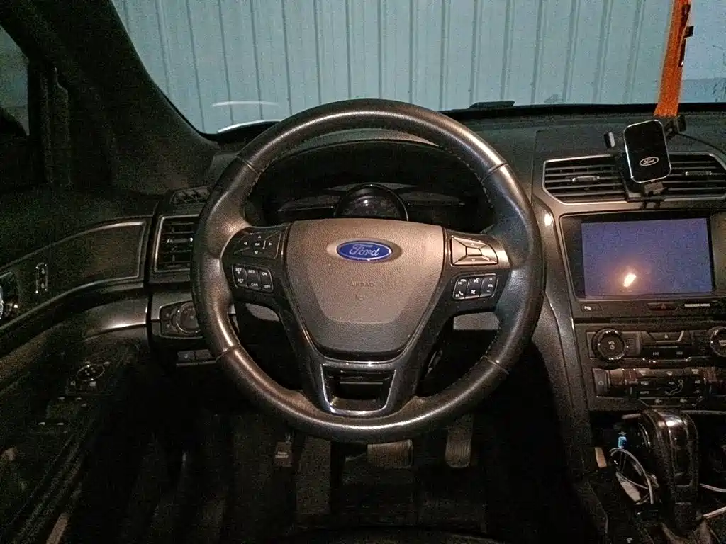 Ford Explorer (Import) — фото 3
