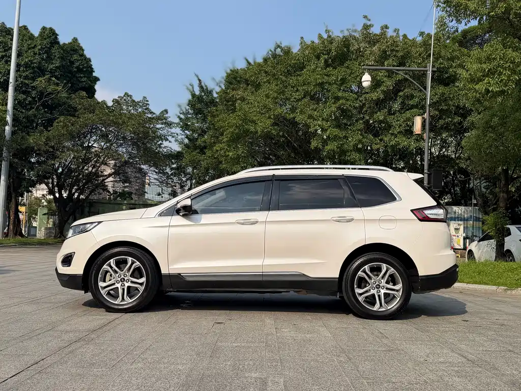 Ford Edge — фото 5