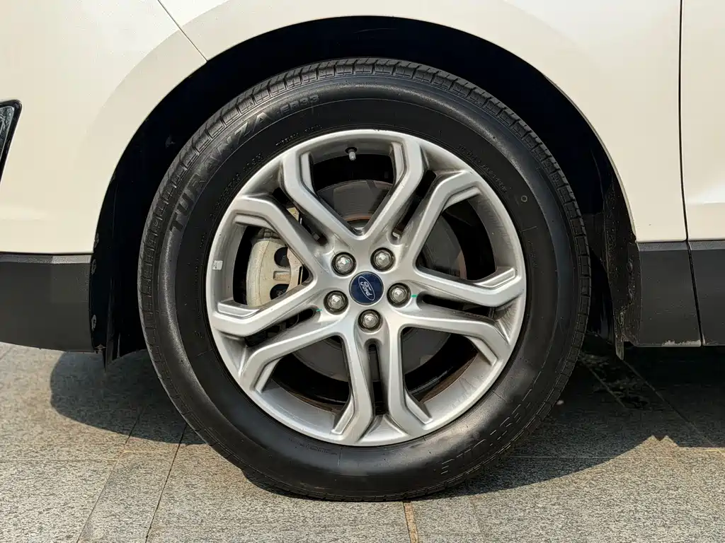 Ford Edge — фото 6