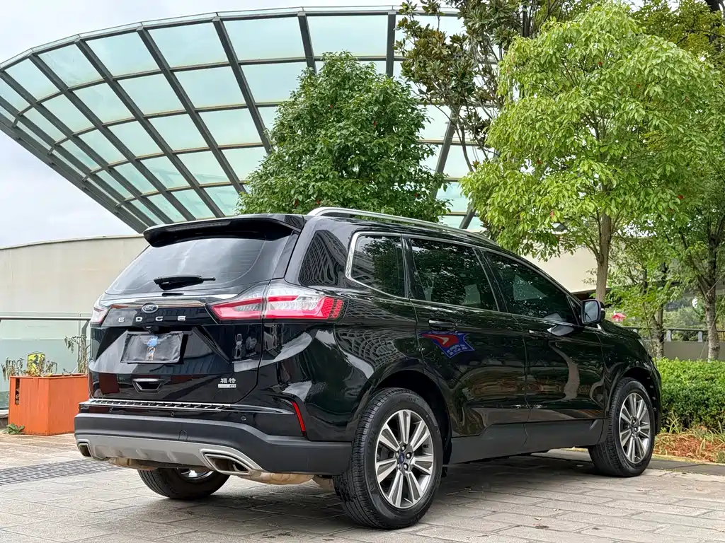 Ford Edge — фото 4