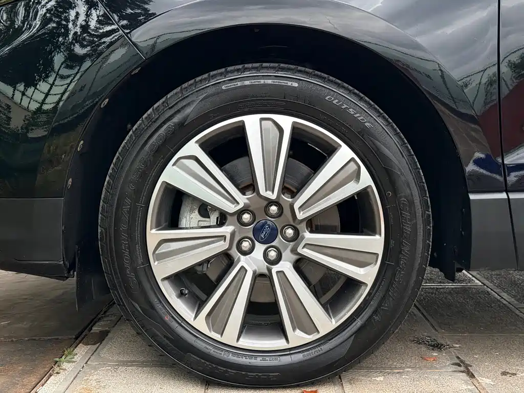 Ford Edge — фото 40