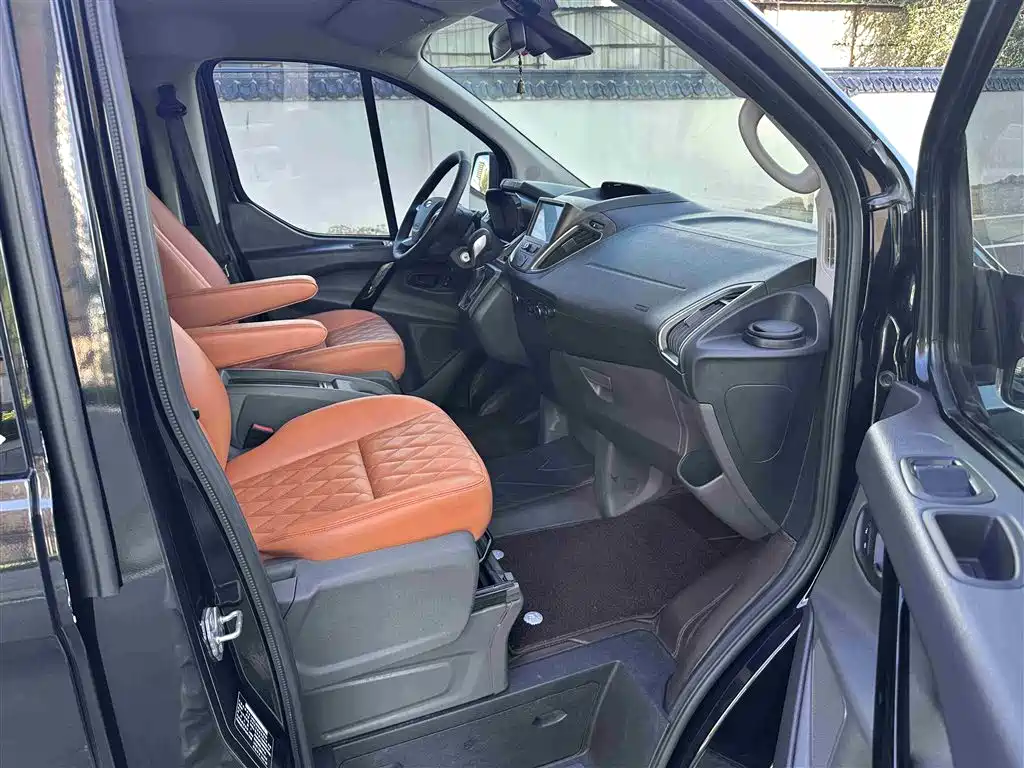 Ford Tourneo — фото 6