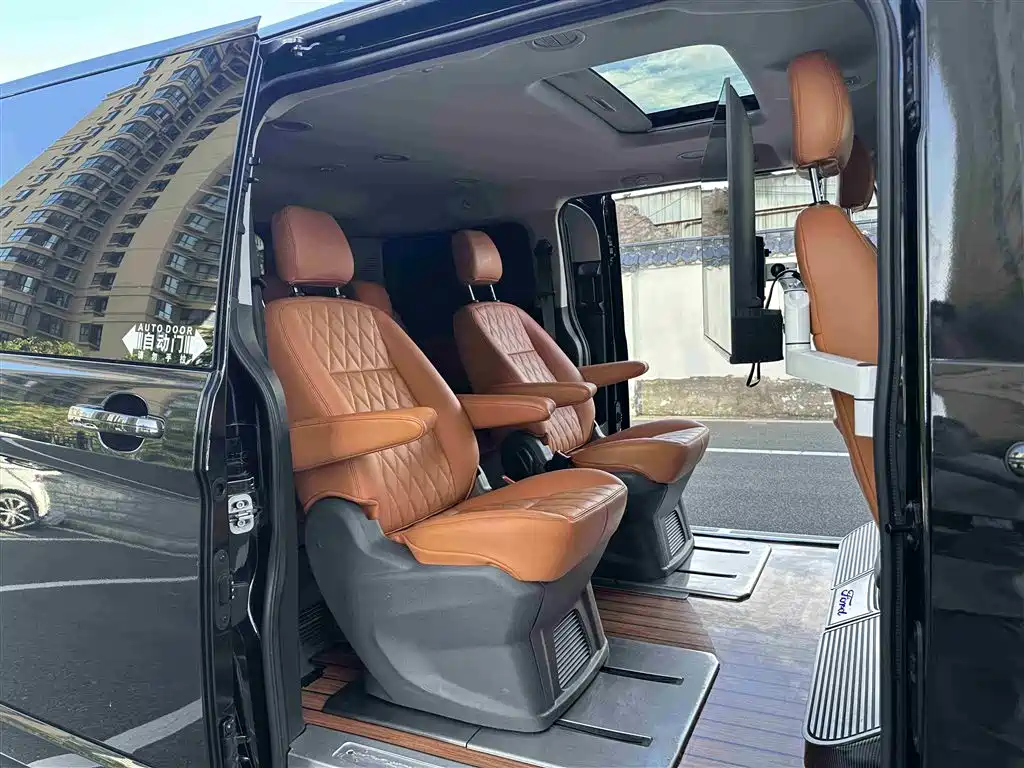 Ford Tourneo — фото 8