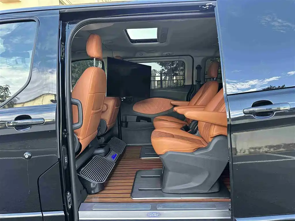 Ford Tourneo — фото 9