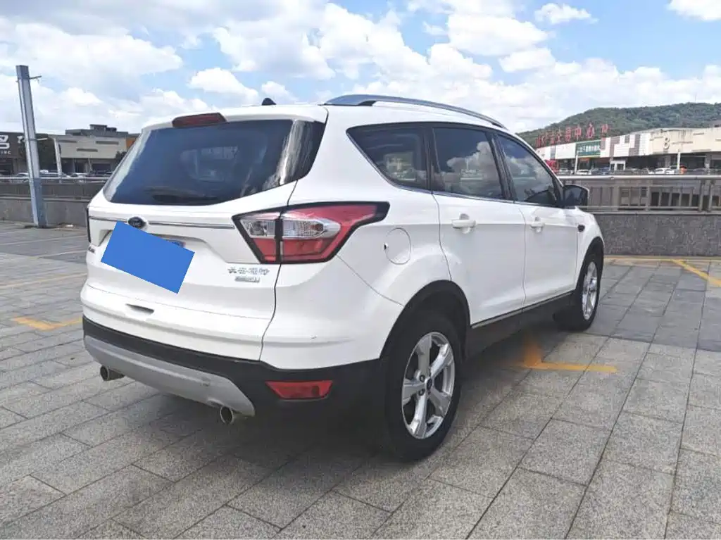 Ford Kuga — фото 9