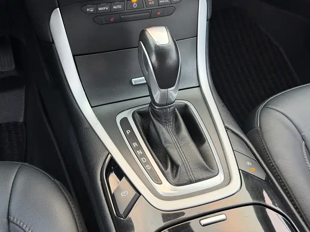 Ford Edge — фото 13