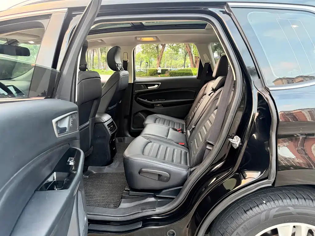 Ford Edge — фото 17