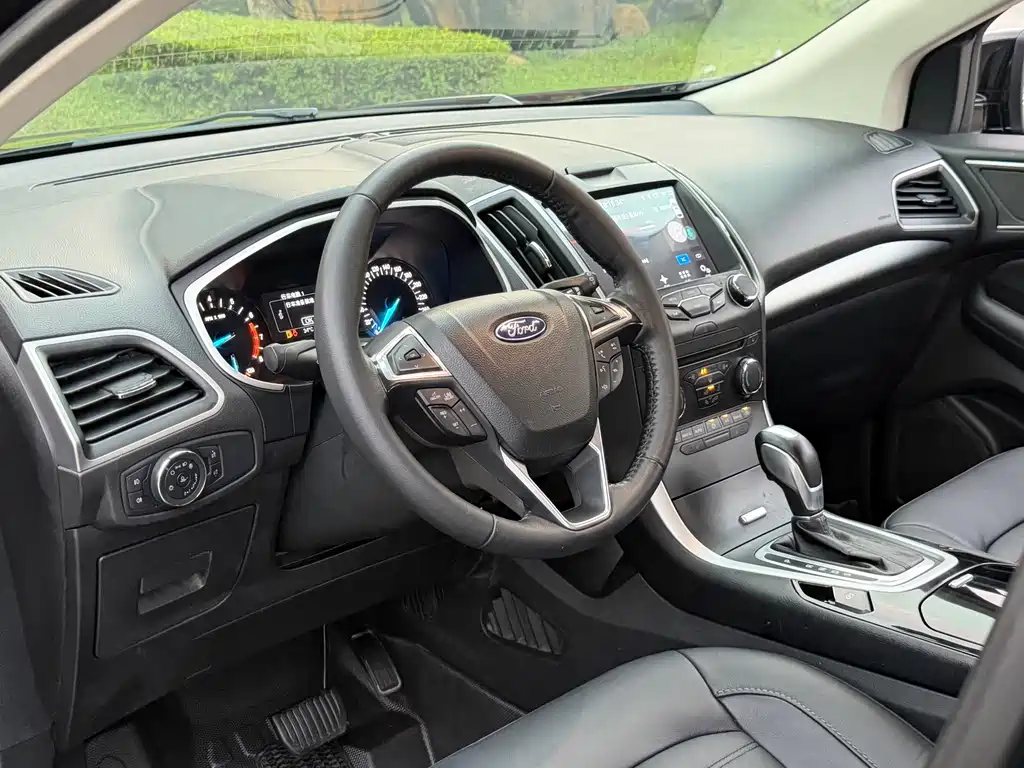 Ford Edge — фото 8