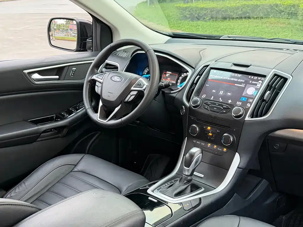 Ford Edge — фото 9