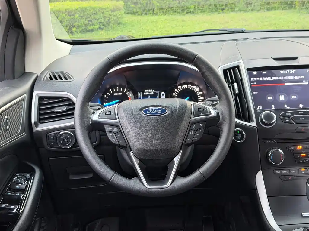 Ford Edge — фото 10