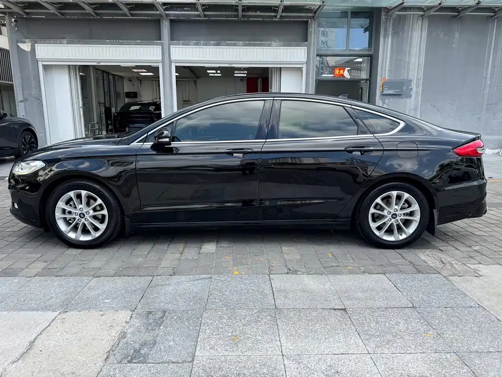 Ford Mondeo — фото 7