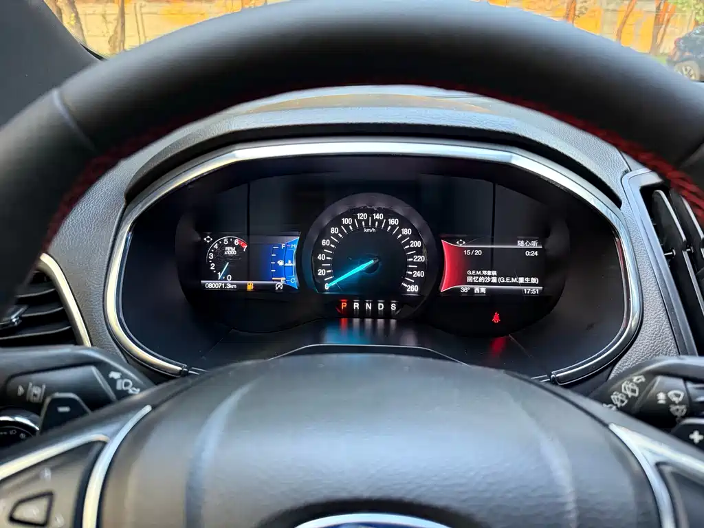 Ford Edge — фото 14