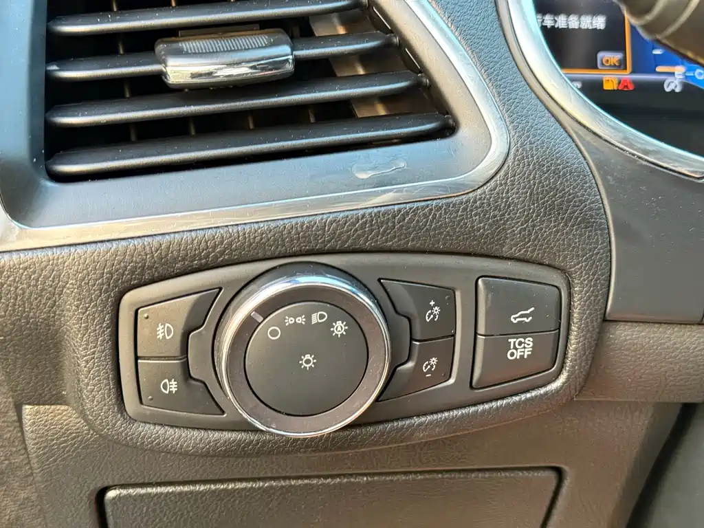 Ford Edge — фото 18