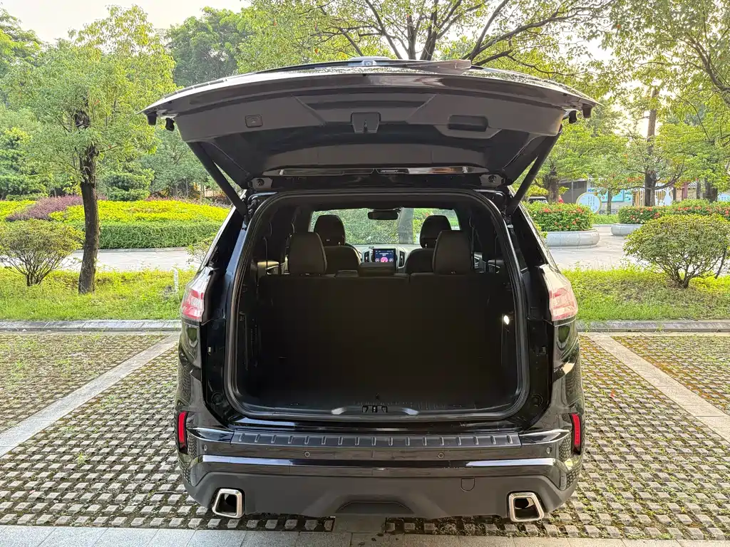Ford Edge — фото 24