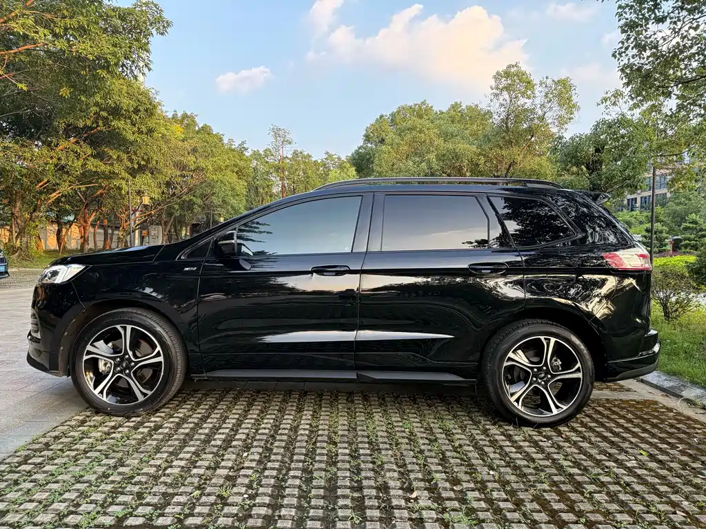 Ford Edge — фото 25