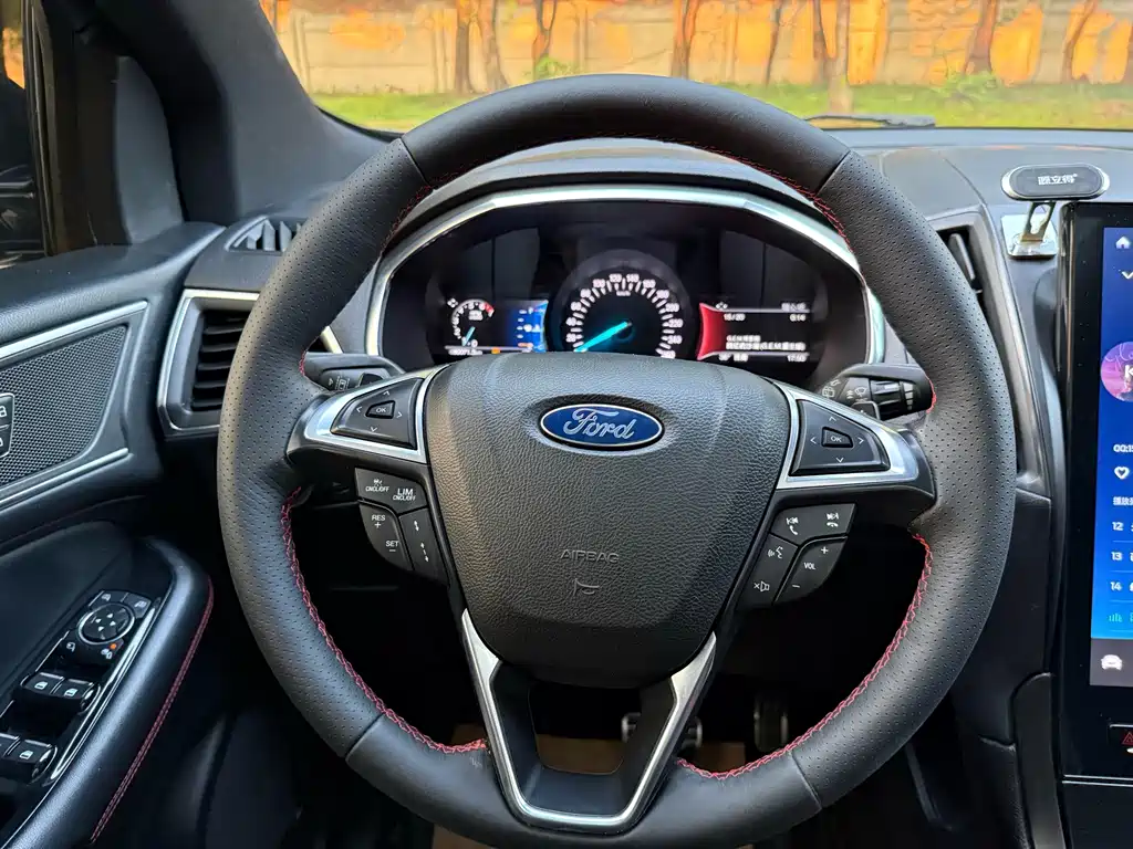 Ford Edge — фото 8