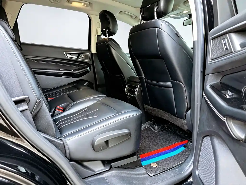 Ford Edge — фото 15