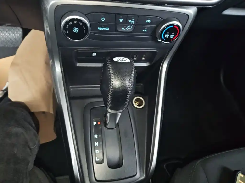 Ford Ecosport — фото 14