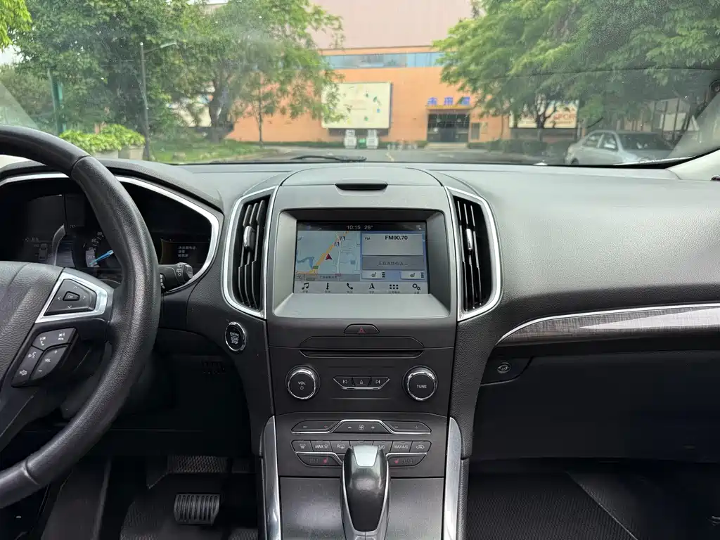 Ford Edge — фото 13