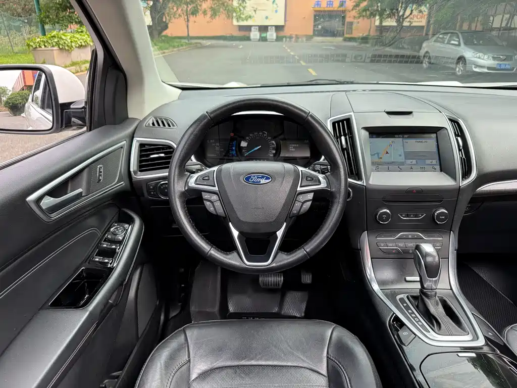 Ford Edge — фото 14