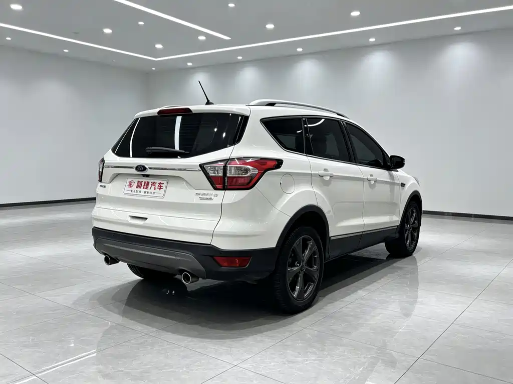 Ford Kuga — фото 11