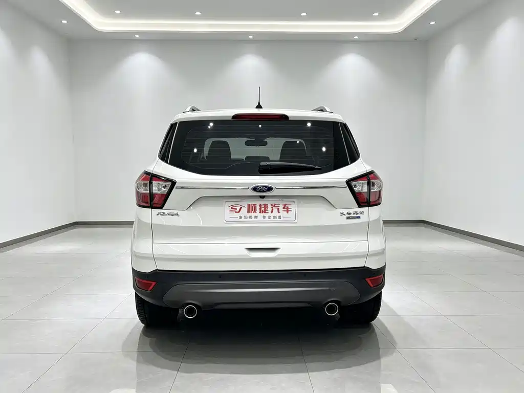 Ford Kuga — фото 10