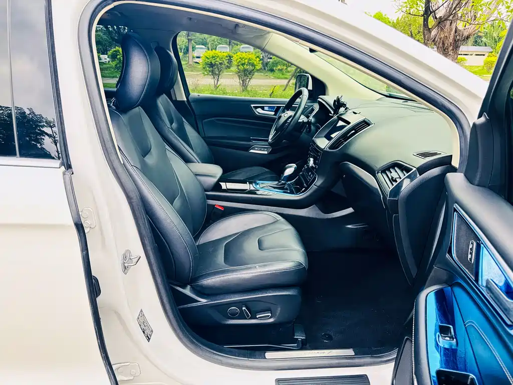 Ford Edge — фото 11