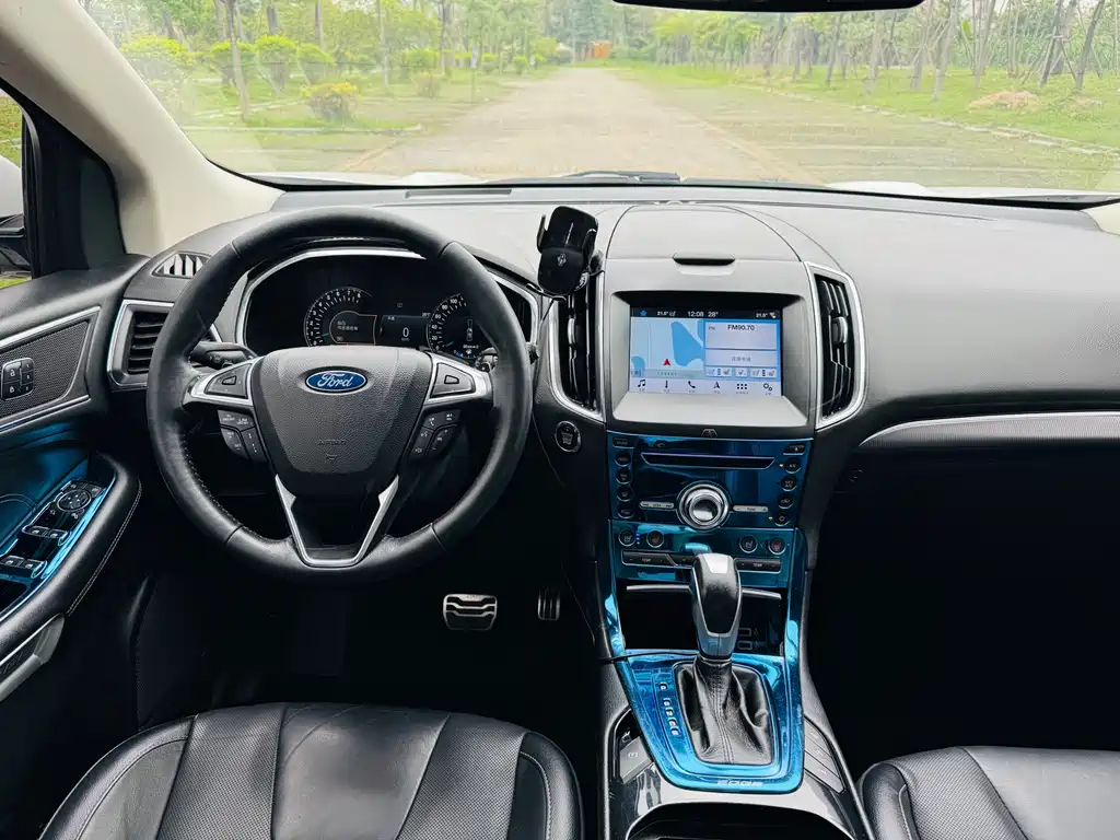 Ford Edge — фото 15