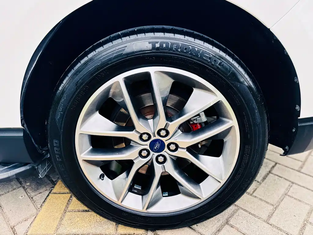 Ford Edge — фото 20