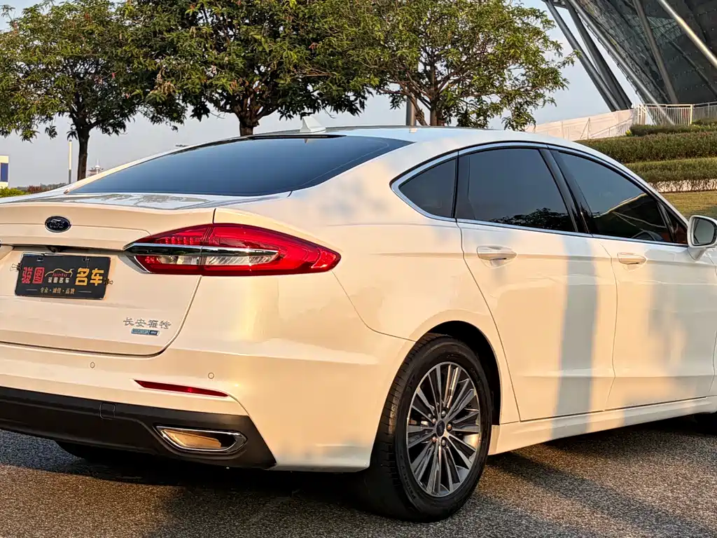 Ford Mondeo — фото 3