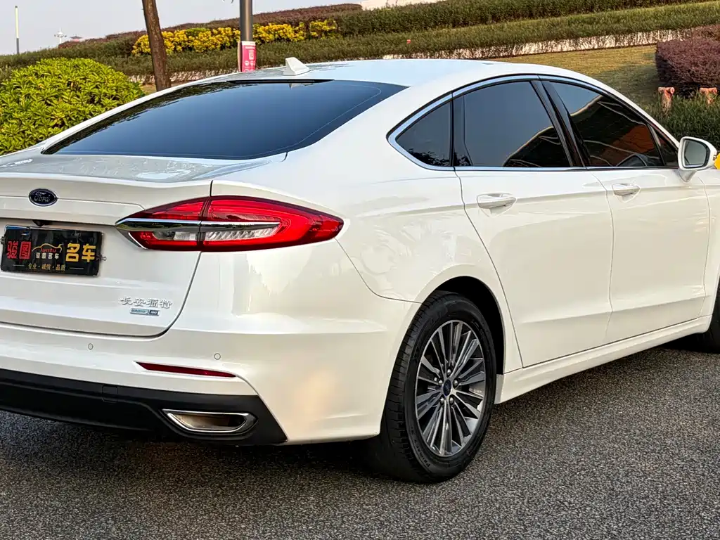 Ford Mondeo — фото 5