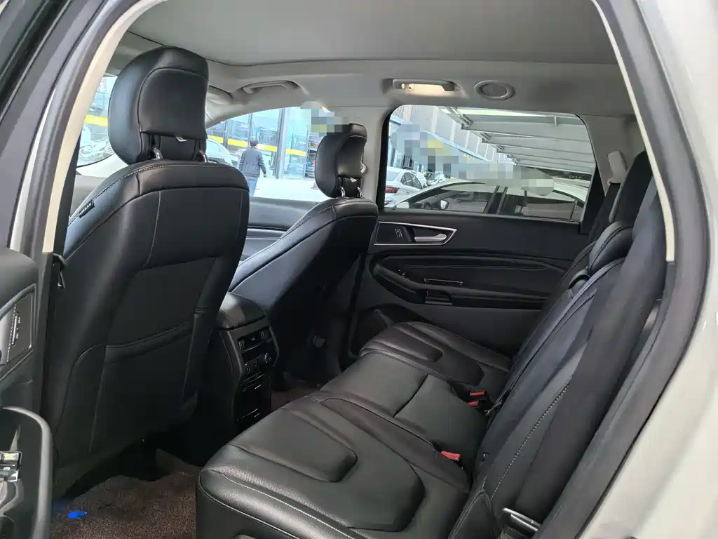 Ford Edge — фото 12