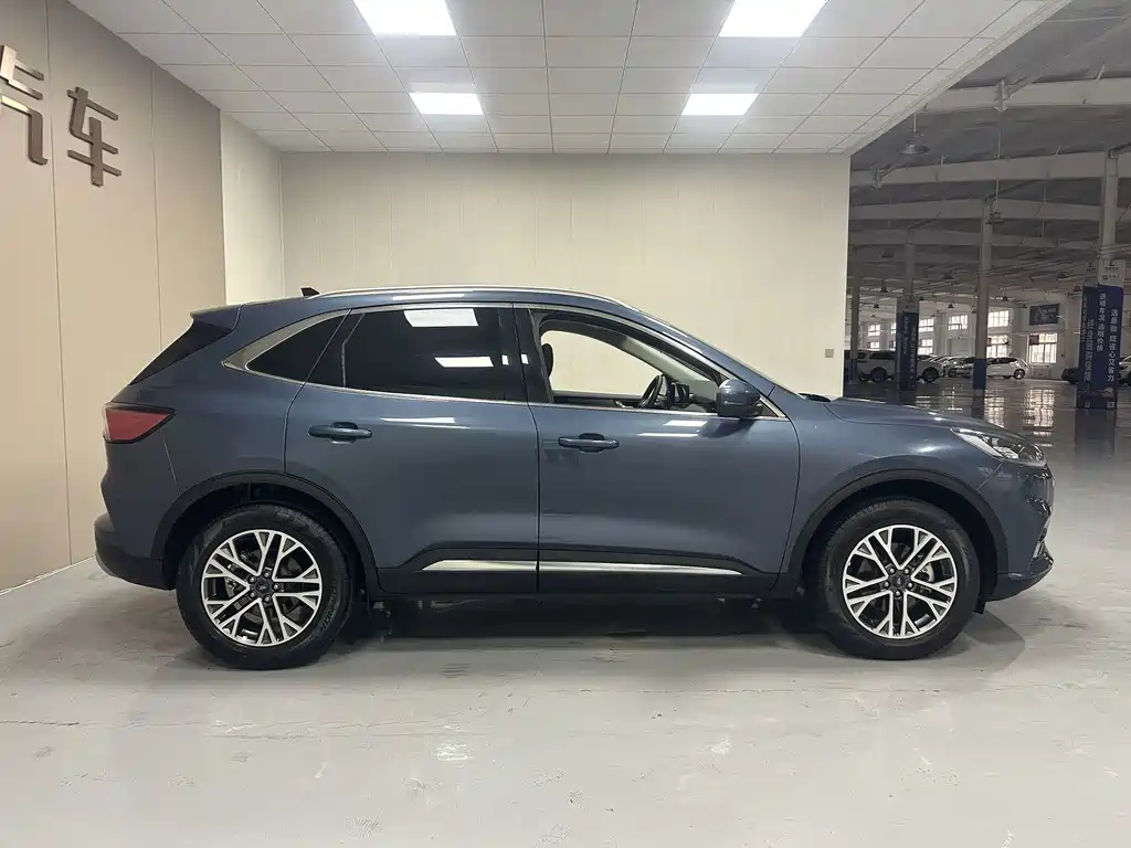 Ford Escape — фото 9