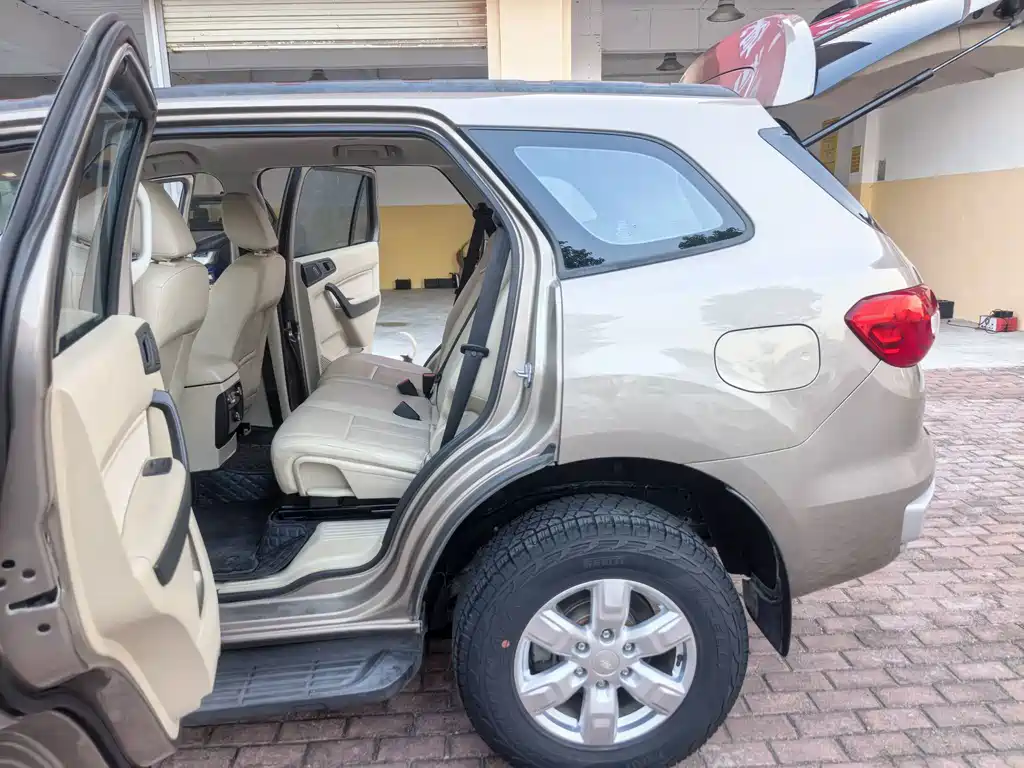 Ford Everest — фото 8