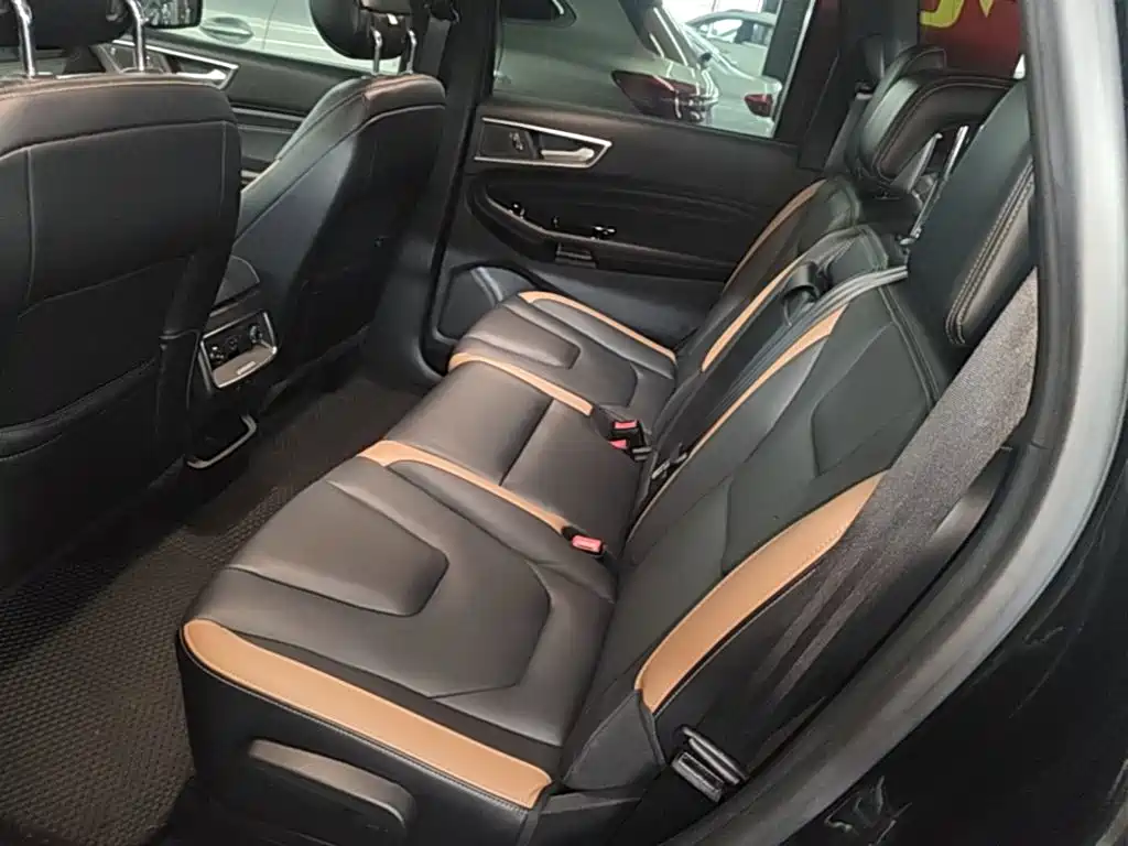 Ford Edge — фото 17