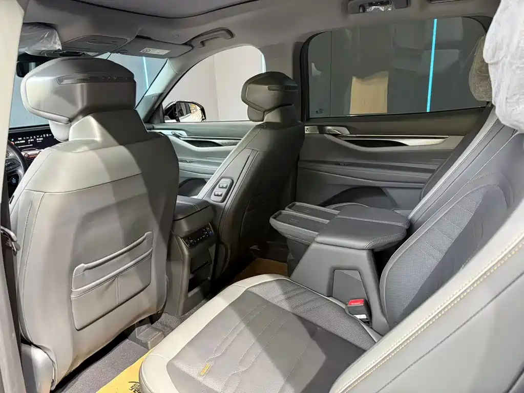 Ford Edge — фото 10
