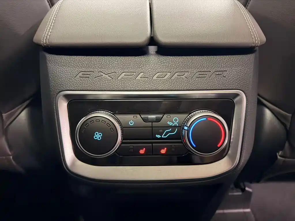Ford Explorer — фото 14