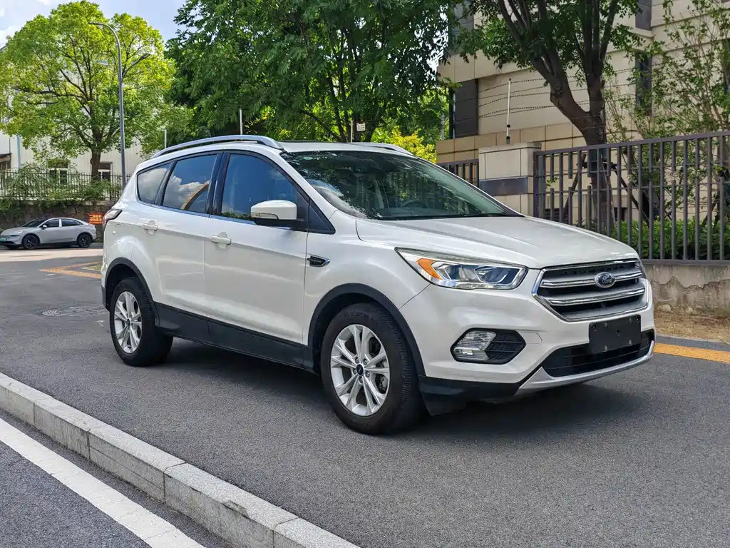 Ford Kuga — фото 3