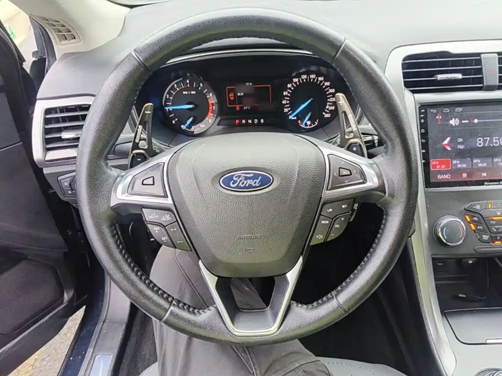 Ford Mondeo — фото 11