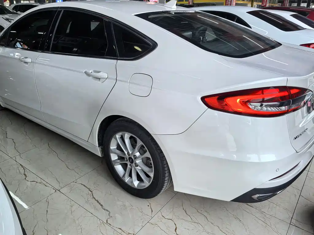 Ford Mondeo — фото 4