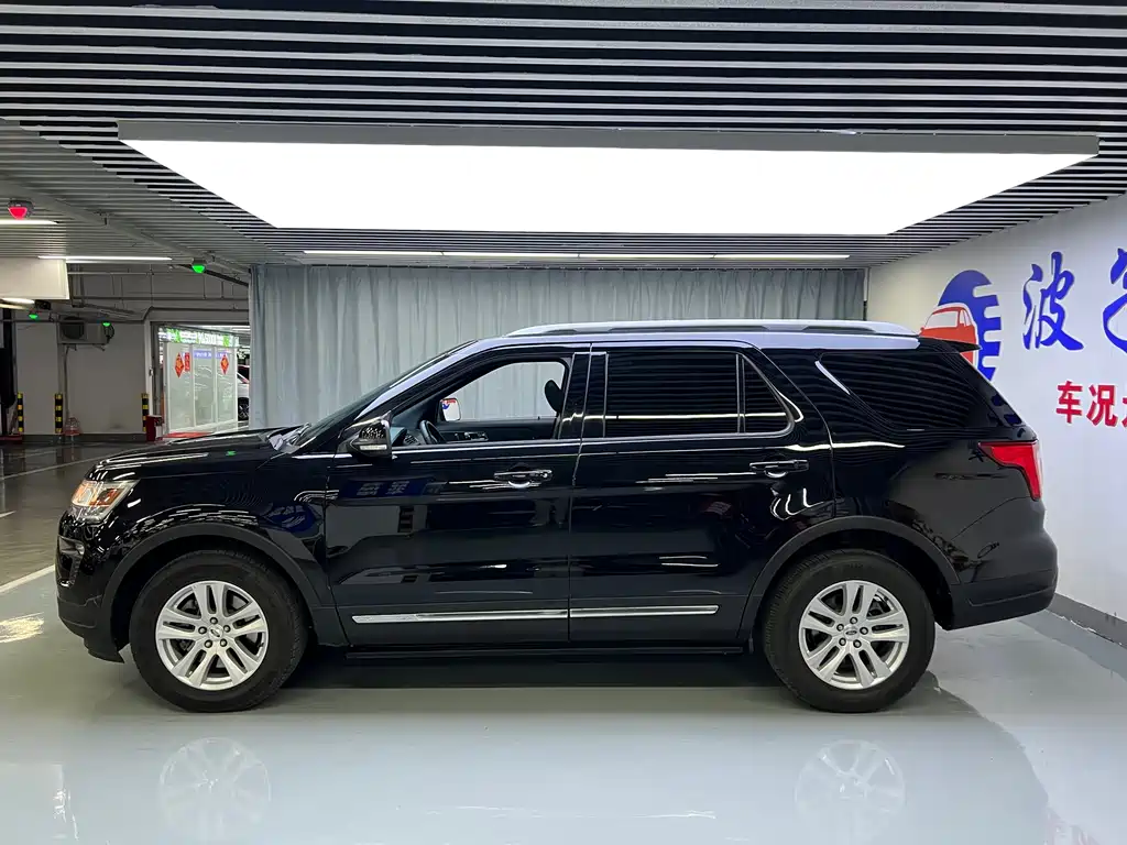 Ford Explorer (Import) — фото 4