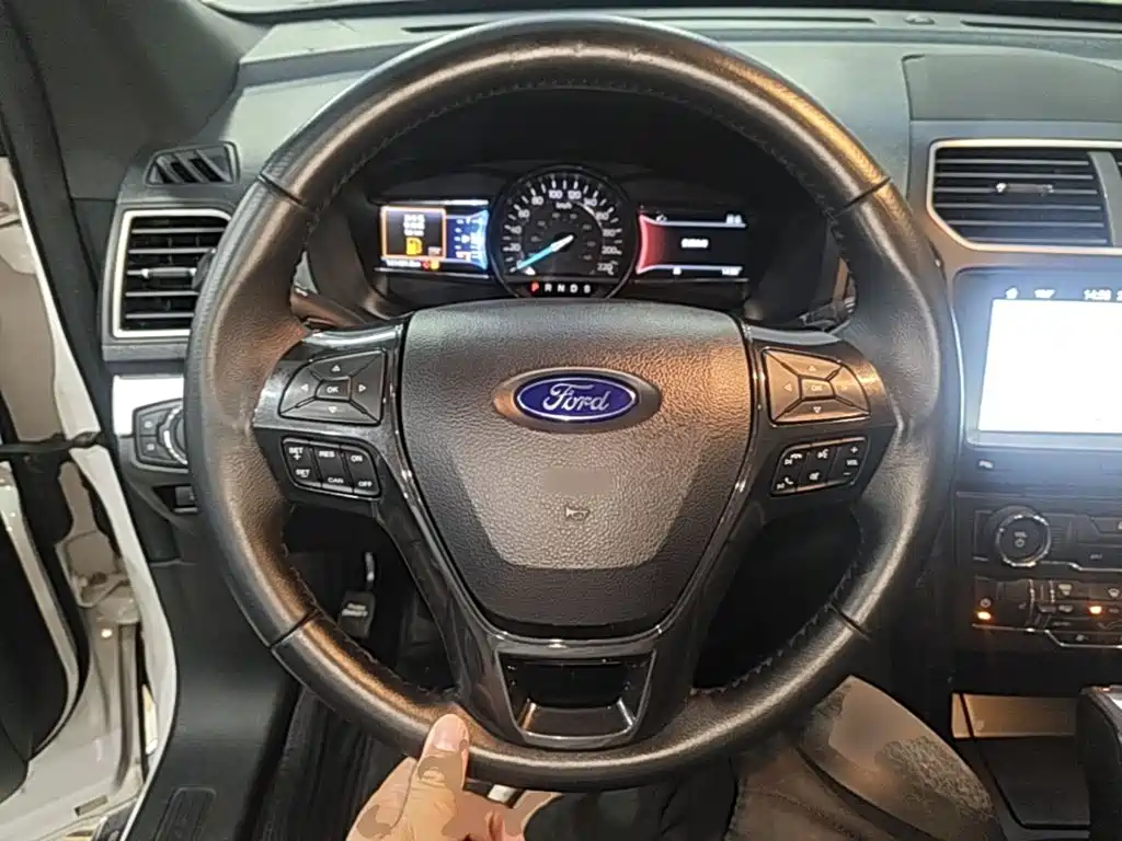 Ford Explorer (Import) — фото 11