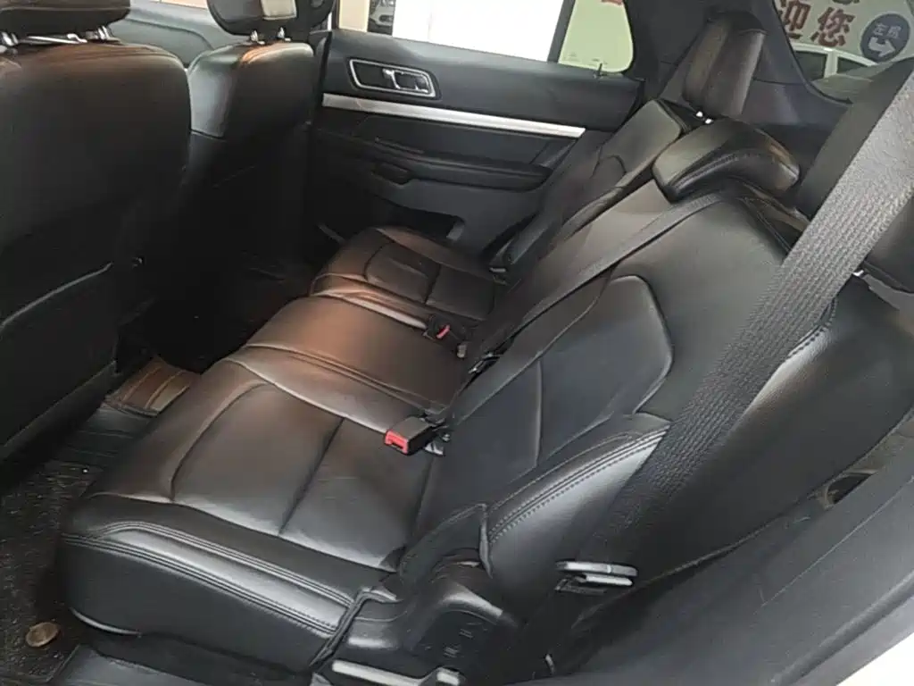 Ford Explorer (Import) — фото 17