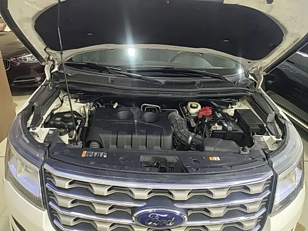 Ford Explorer (Import) — фото 20