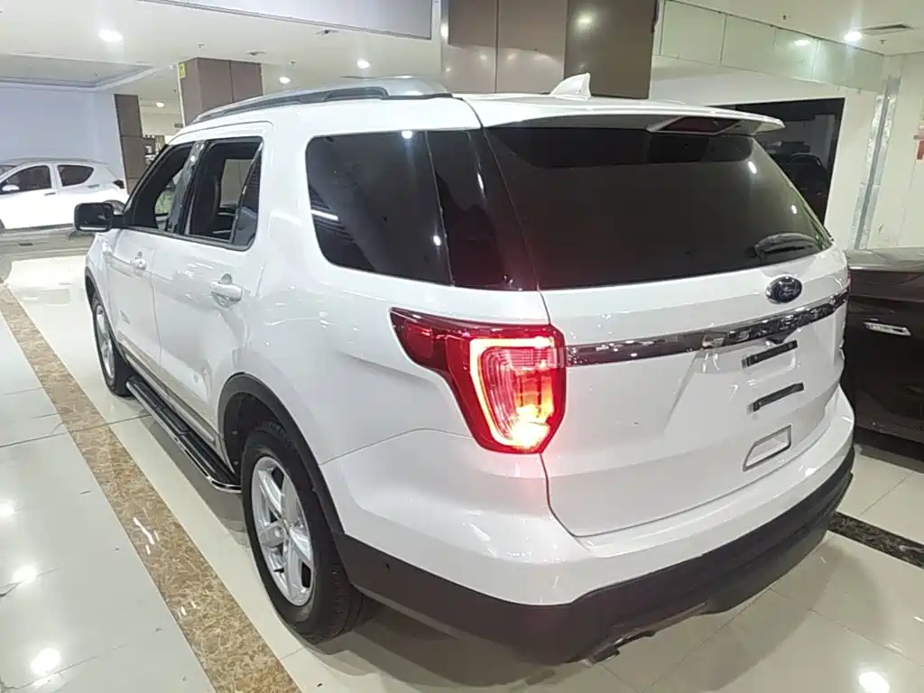 Ford Explorer (Import) — фото 5