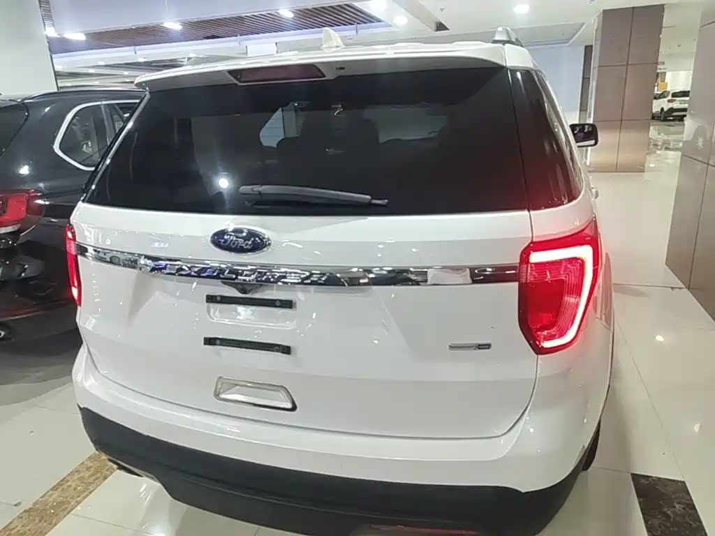 Ford Explorer (Import) — фото 6