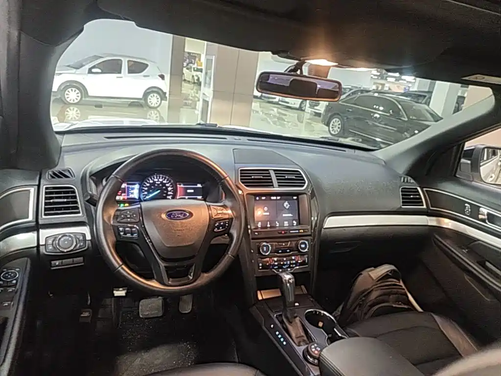 Ford Explorer (Import) — фото 10