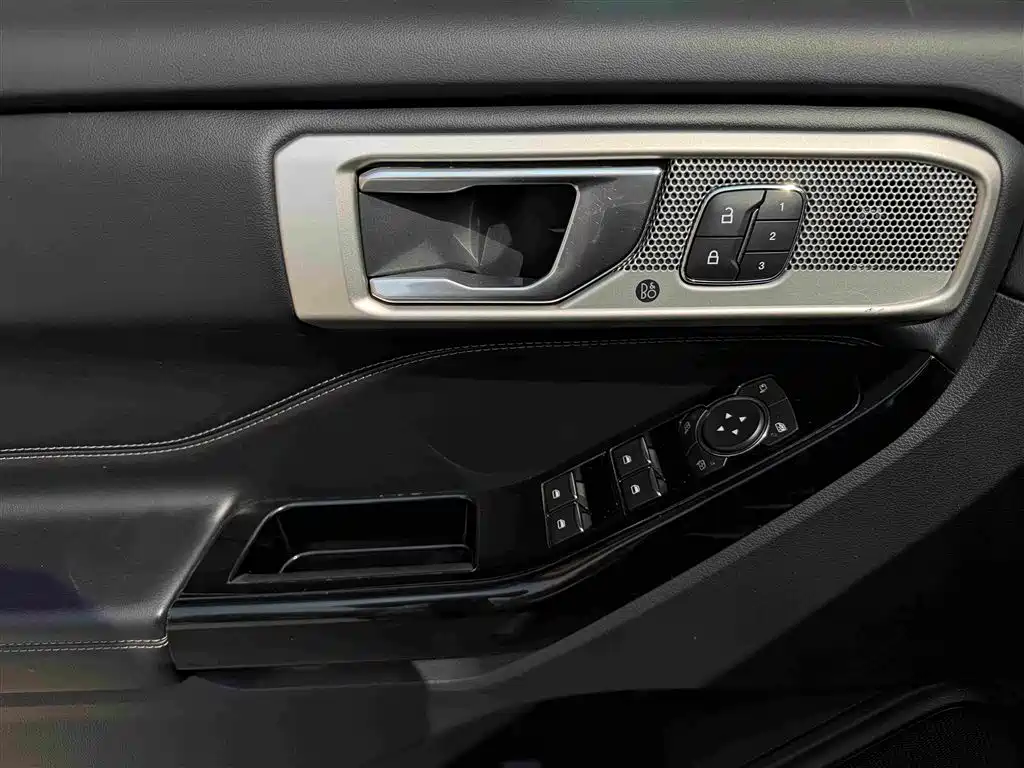 Ford Explorer — фото 13