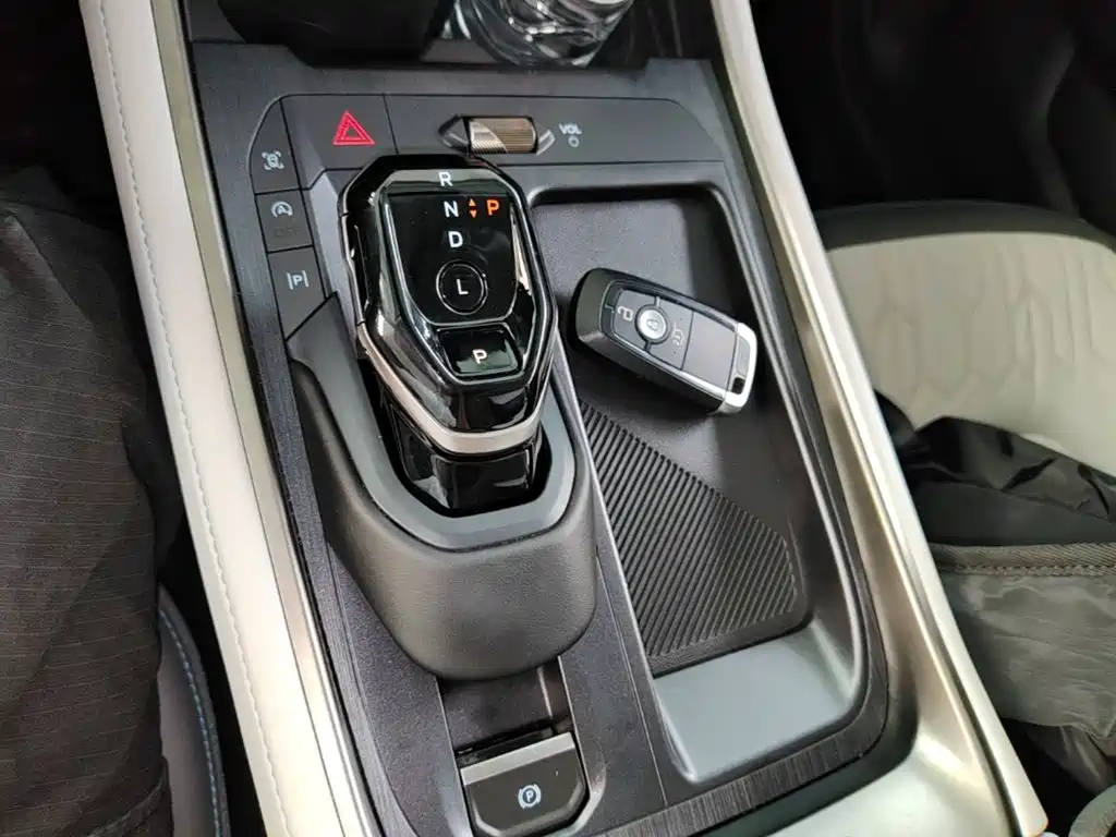 Ford Edge — фото 14